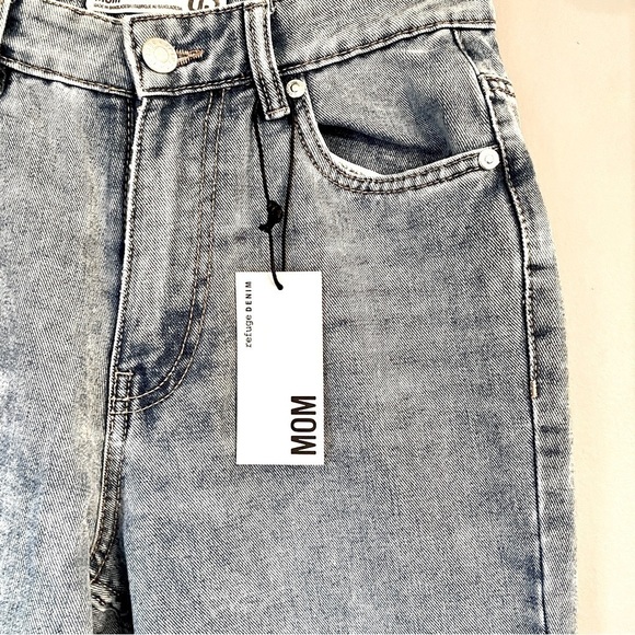 Refuge Vintage High Rise Light Wash Mom Jeans - Picture 3 of 11